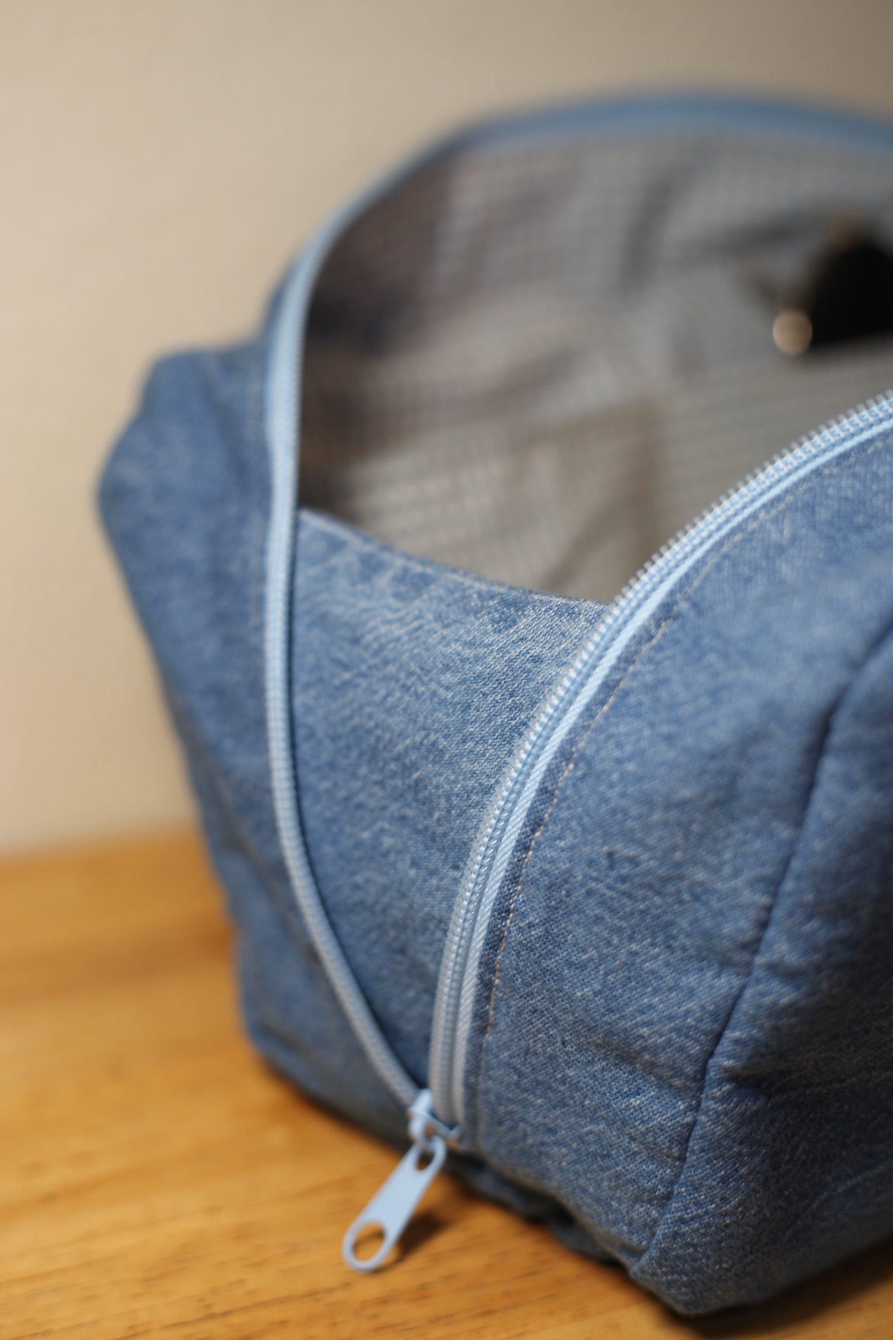 Everyone has good Genes: Jean bowler bag