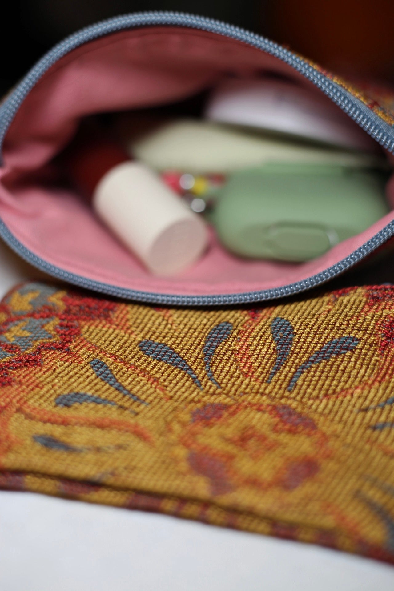 Floral tapestry zipper pouch set