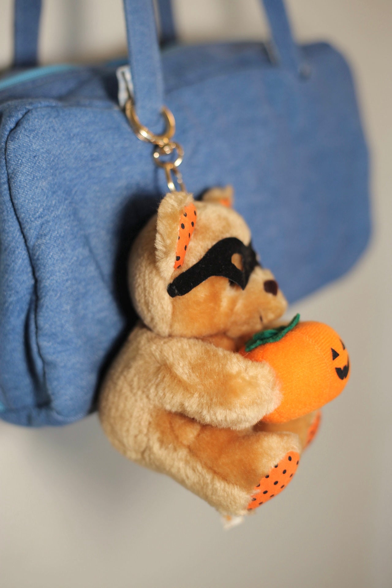 Jack-o-lantern bear charm