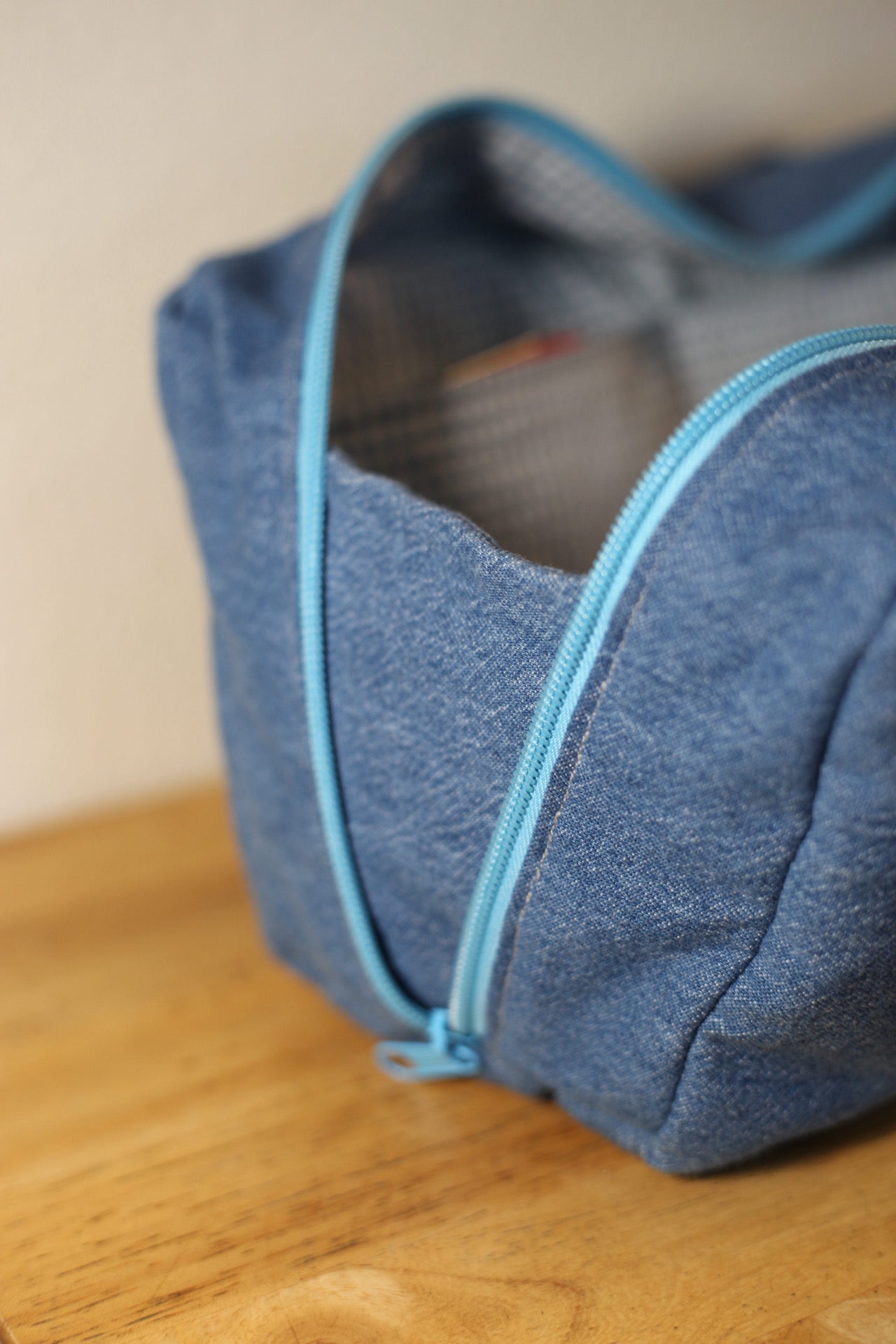 Everyone has good Genes: Jean bowler bag