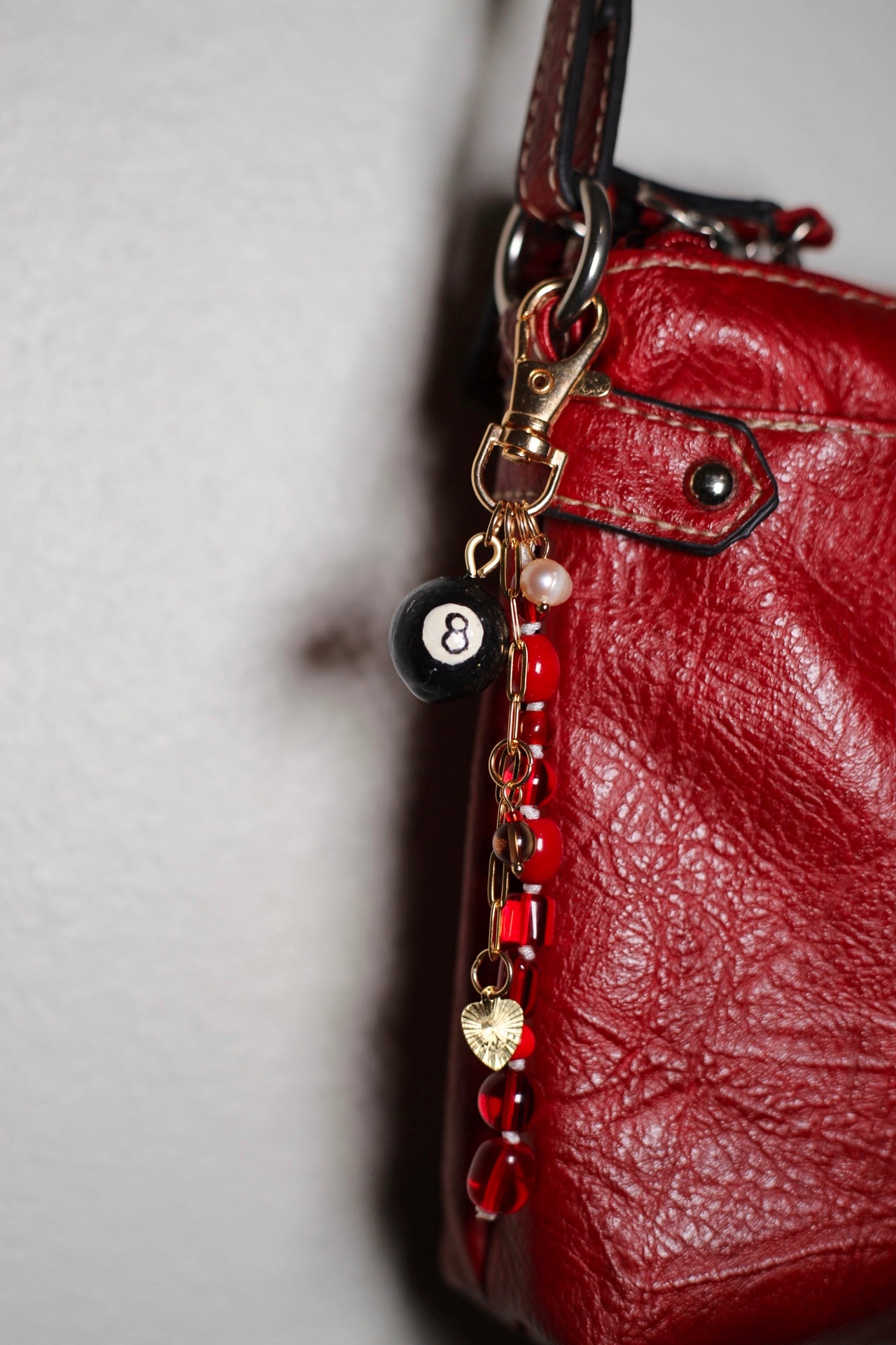 8 ball keychain