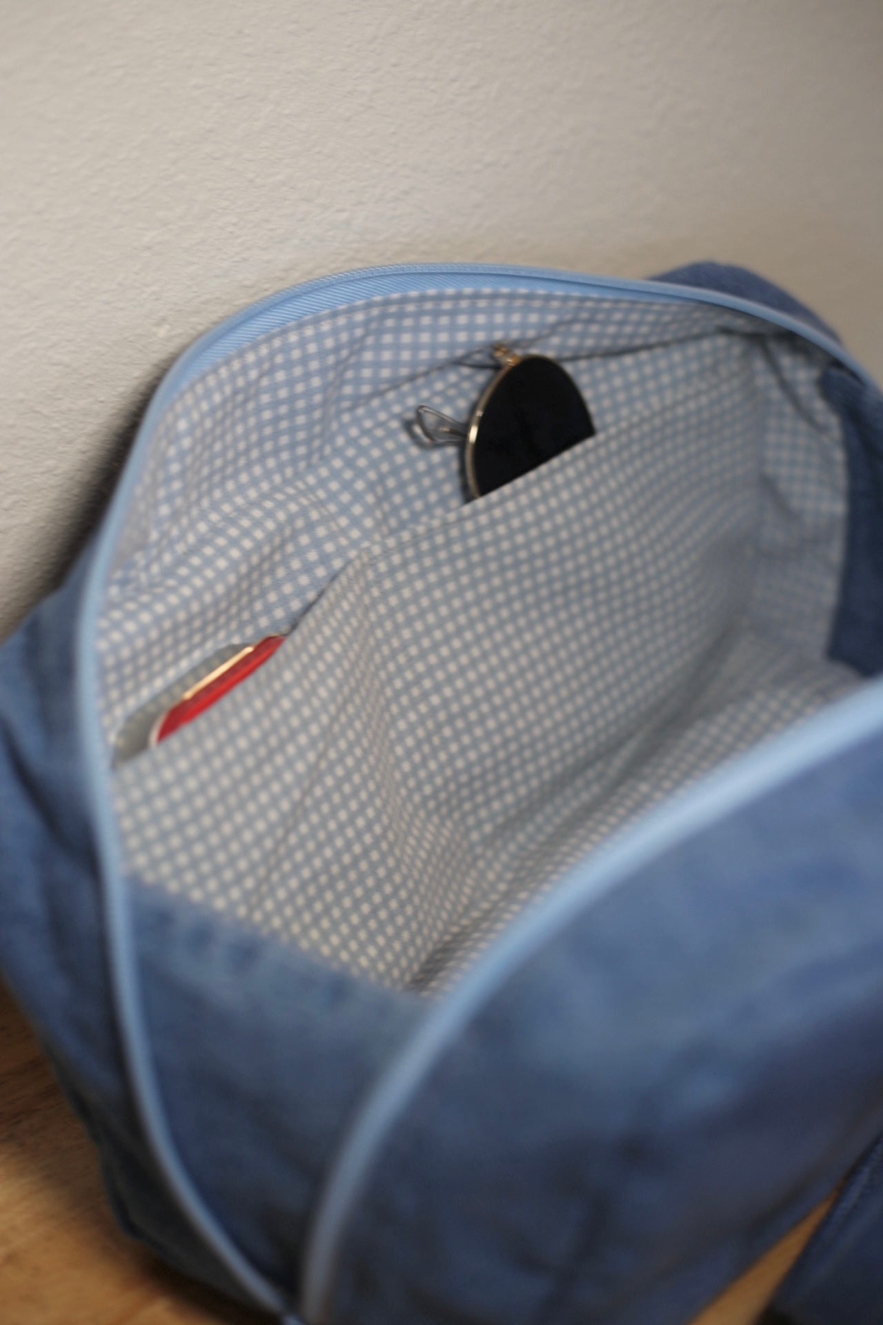 Everyone has good Genes: Jean bowler bag