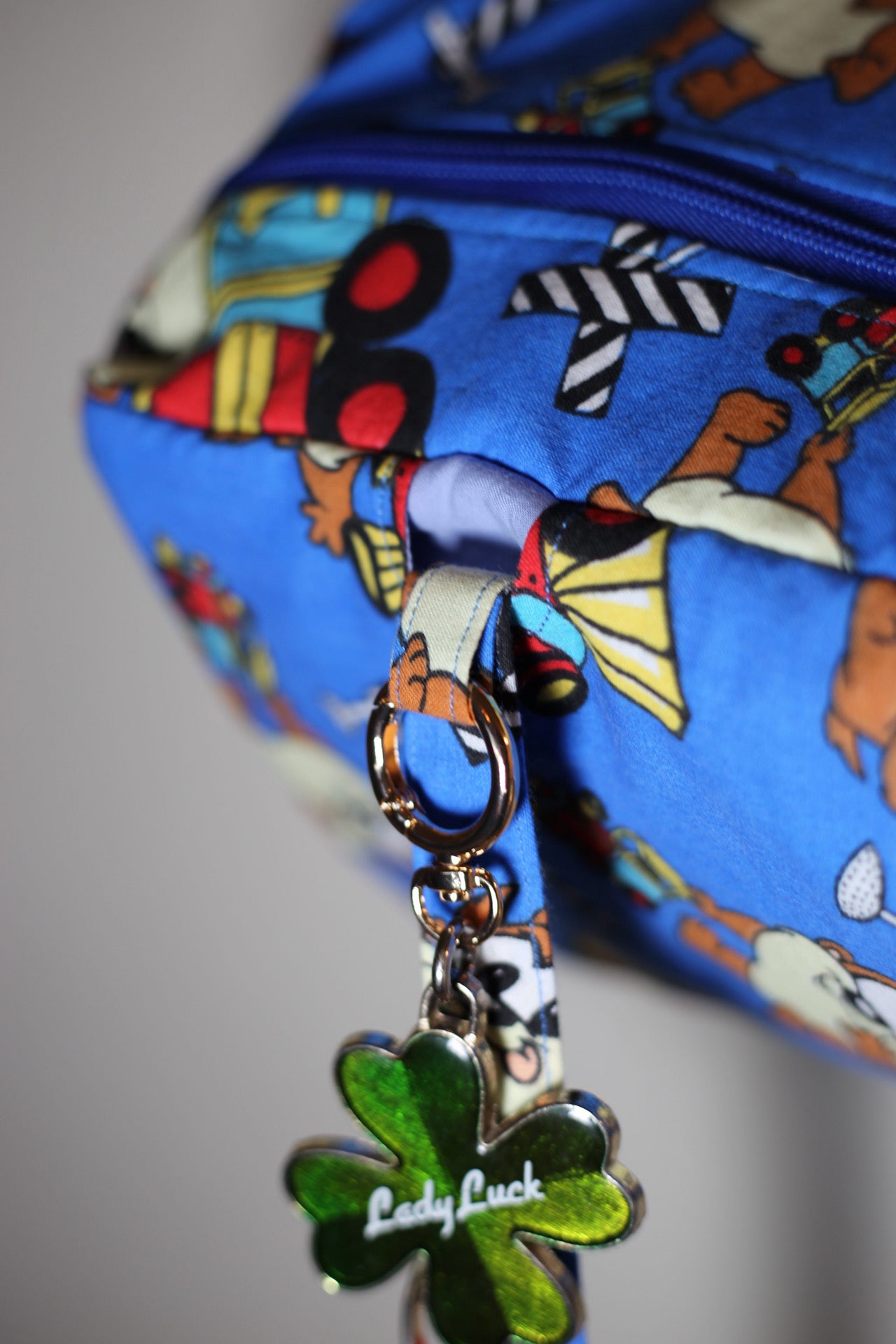 This country is Looney: Taz bowler bag